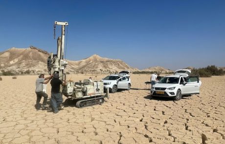 תפוקת סחף של אגנים גדולים באקלים צחיח קיצון בערבה